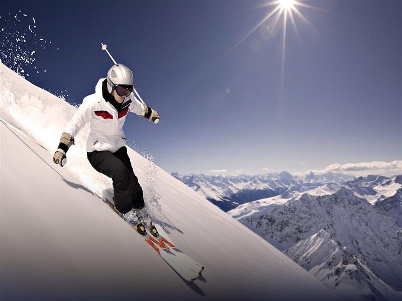 لذت و هیجان زمستانی در پیست اسکی